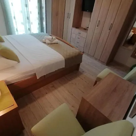 Niki Hvar * Хвар