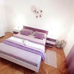 Niki Hvar Apartment