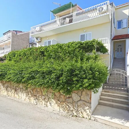 Apartment Niki Hvar *