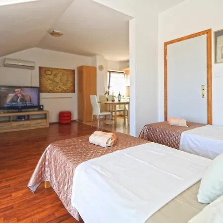 Niki Hvar Apartment *