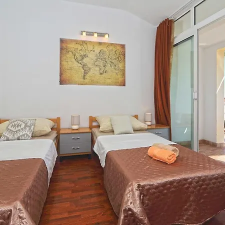 Apartment Niki Hvar *